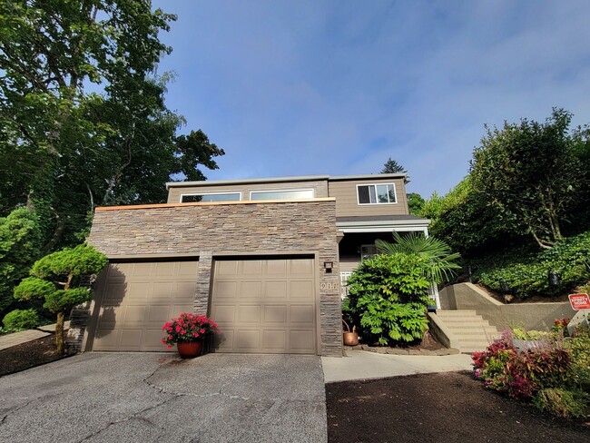 Building Photo - Beautiful - Unique - Charming - West Salem...