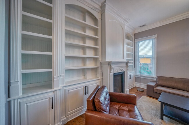 Building Photo - 121 N F St