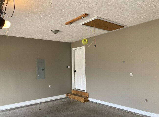 Building Photo - 166 Twin Lakes Dr