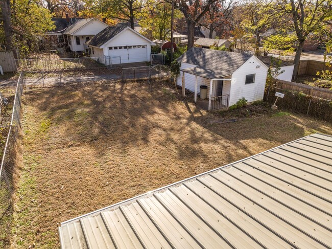 Building Photo - Freshly Updated 3 Bedroom House