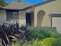 Building Photo - 135 Vineyard Cir