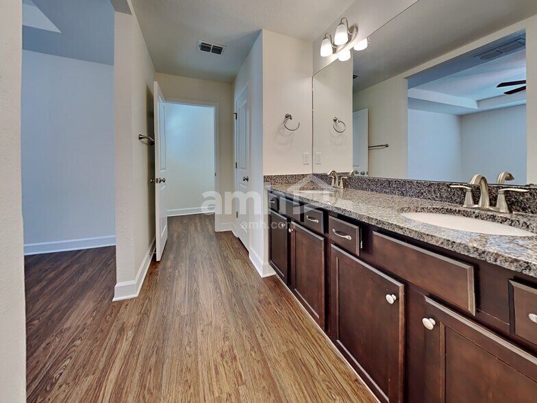 Building Photo - 10322 Riverwalk Ct