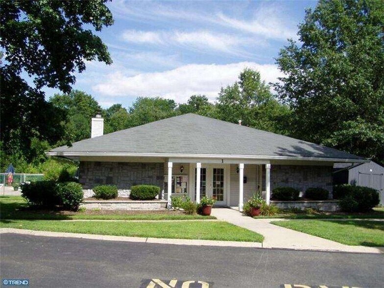 Building Photo - 13 Cypress Ct