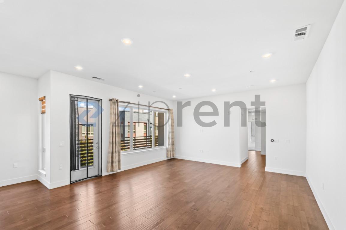 Building Photo - Unit 30