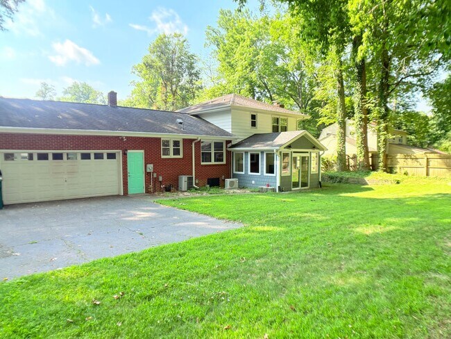 Building Photo - Large fenced in yard and Sun room!