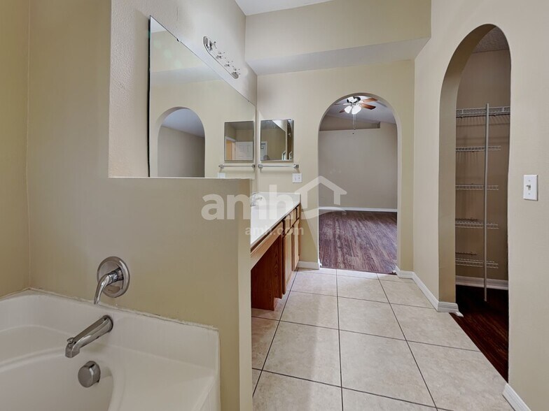 Building Photo - 1683 Sorento Cir