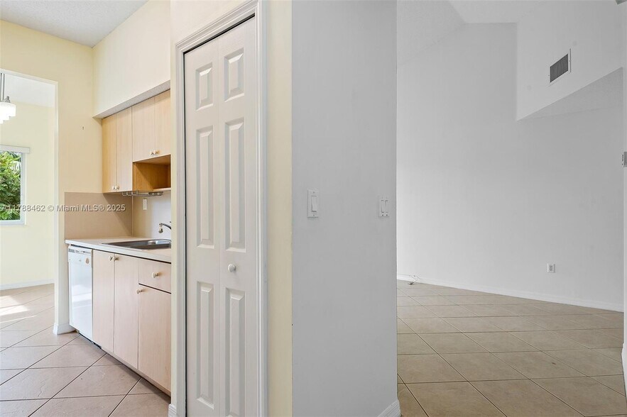 Building Photo - 7085 Nova Dr