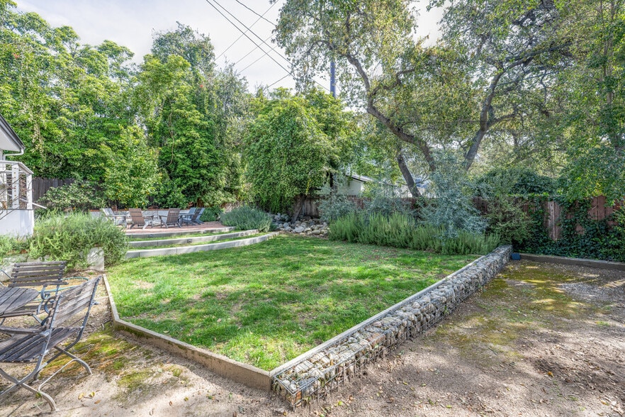 Building Photo - 2152 Grand Oaks Ave