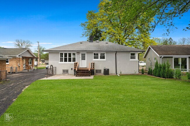 Building Photo - Gorgeous 3 Bedroom Home in Wauconda!