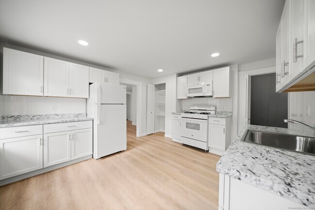 Building Photo - 220 Hillside Ave