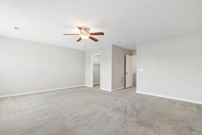 Building Photo - Gorgeous 3BR Townhome with Fresh Updates i...