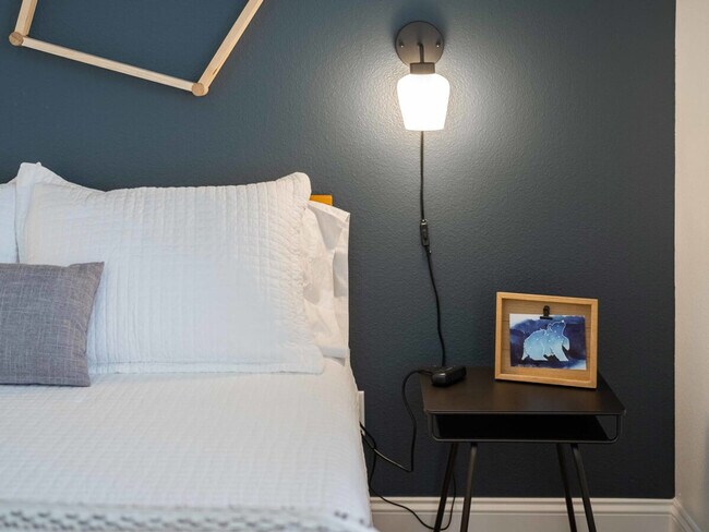 Building Photo - 1802 NW Mustang Ave