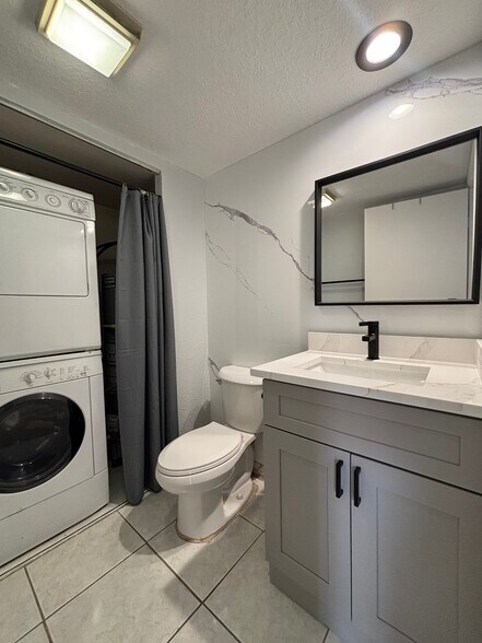 Building Photo - 1116 11th Ln