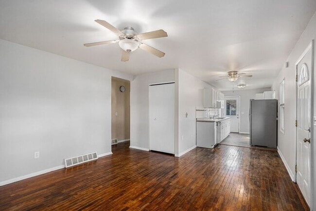 Building Photo - $1495 Charming, remodeled 3-Bed/1-Bath Ran...