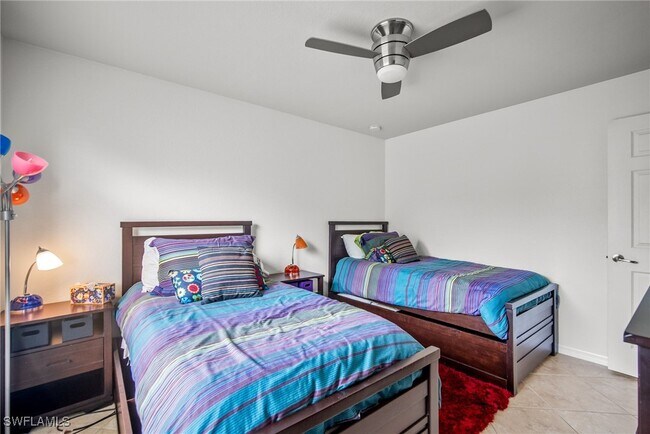 Building Photo - 10020 Siesta Bay Dr