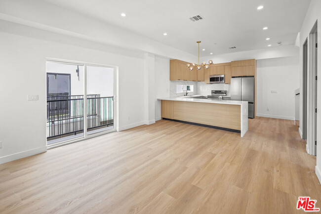 Building Photo - 11010 Hortense St