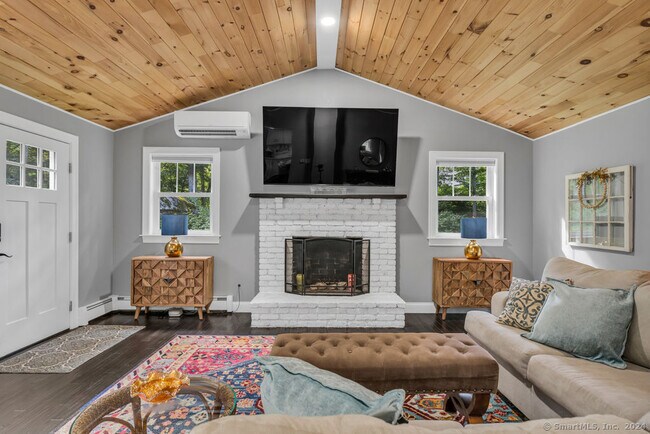 Building Photo - 32 Twin Bridge Rd