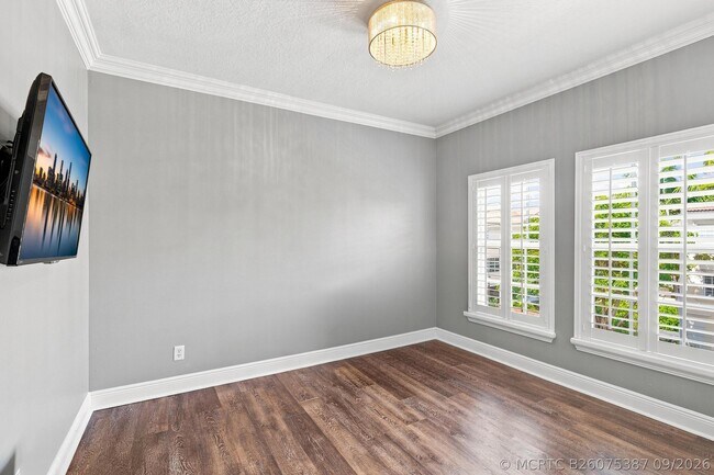Building Photo - 5550 NE Trieste Terrace