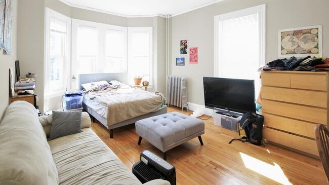 Building Photo - 35 Essex St