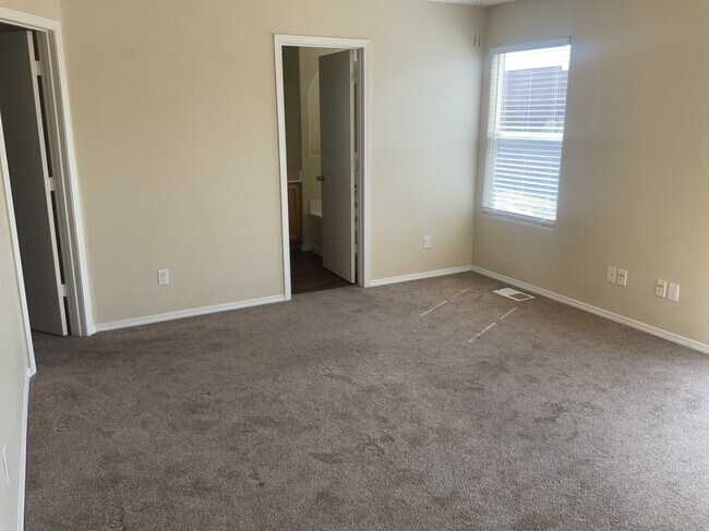 Building Photo - 1804 Sierra Norte Loop NE