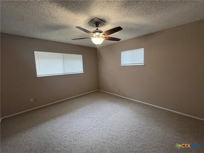 Building Photo - 801 Timber Dr