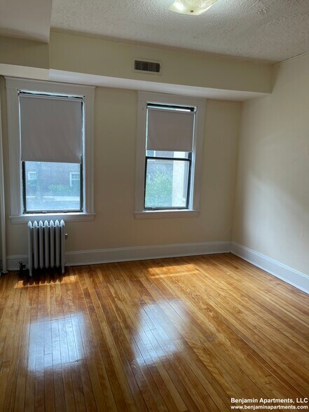 Building Photo - 1487 Beacon St