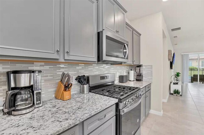 Building Photo - 7267 Oakmoss Loop
