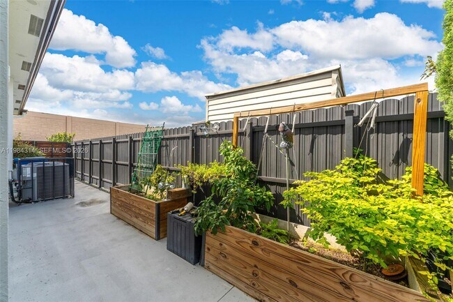 Building Photo - 17805 SW 114th Ct