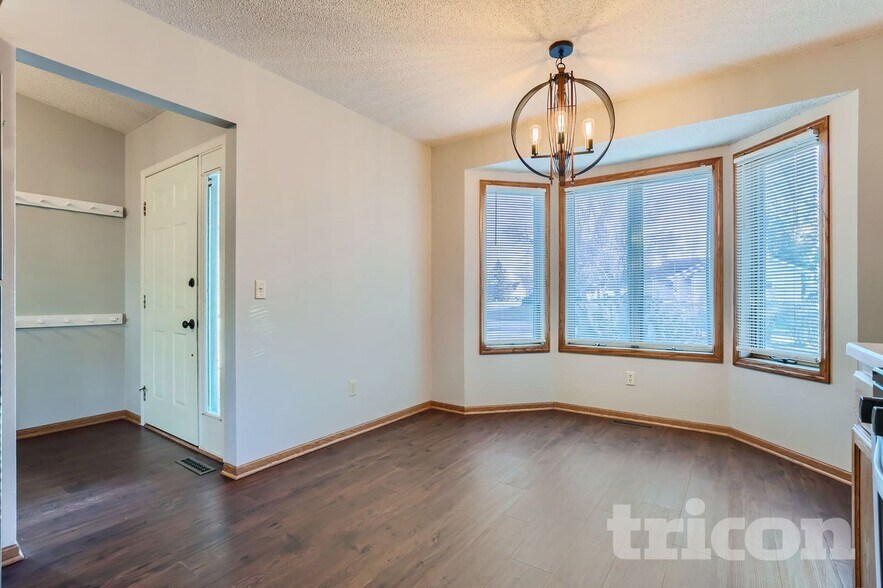 Building Photo - 937 5th Ave SW