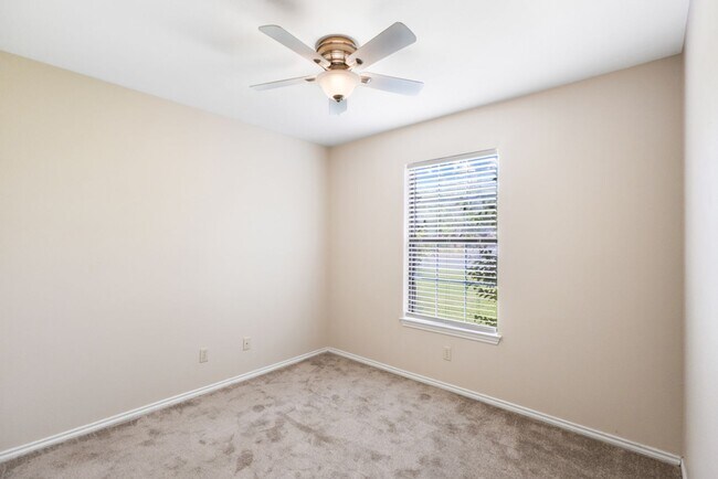 Building Photo - 265 Lohmann St