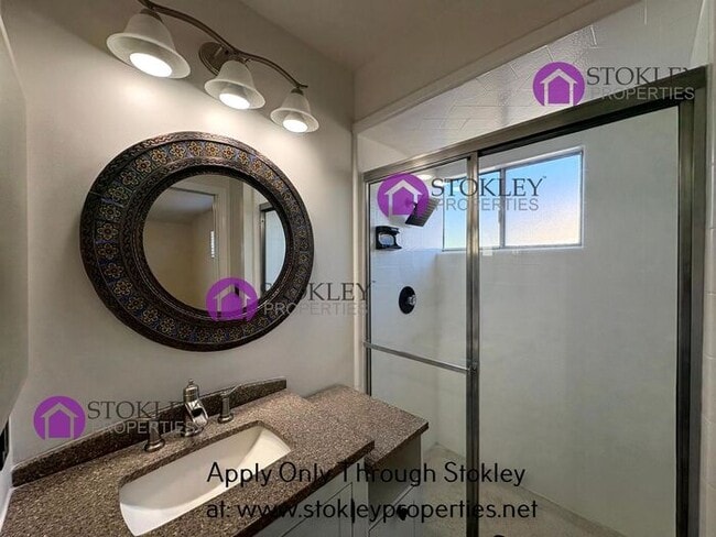 Building Photo - 790 Solana Dr