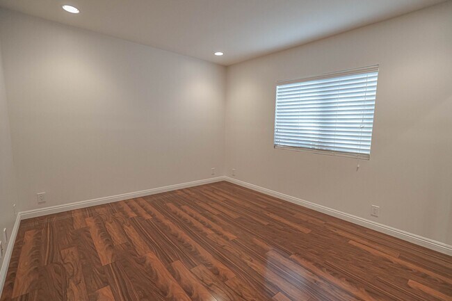 Building Photo - COMING SOON! Spacious Single-Story 3-Bedro...