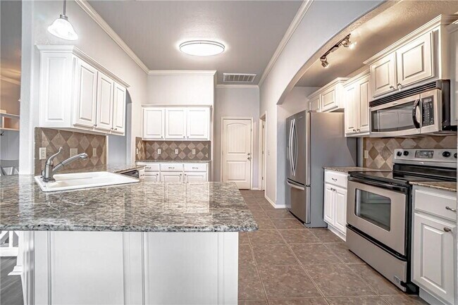 Building Photo - Spacious 4BR home in Bentonville with solar panels & Tesla EV charger!   Schedule a showing: 479-...