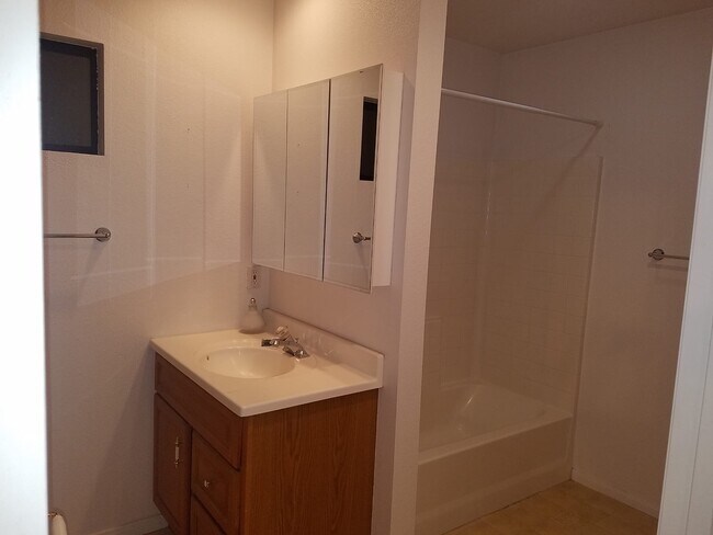 Building Photo - 523 Burgasia Path