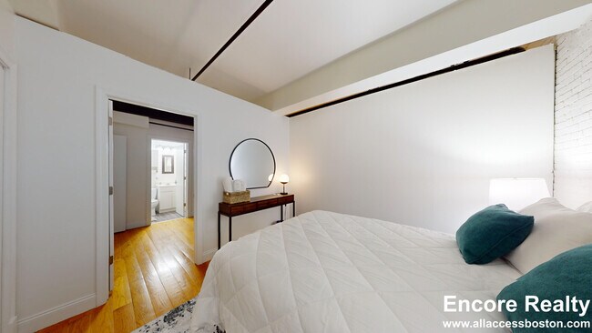 Building Photo - 19 Stanhope St