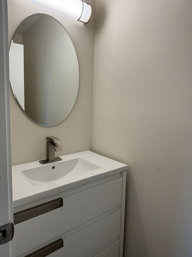 Building Photo - Charming Condo in a Can't-Miss Location – Private Deck, Garage, and Nature-Filled Community