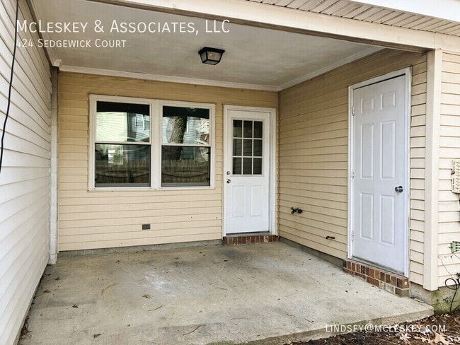 Building Photo - 424 Sedgewick Ct