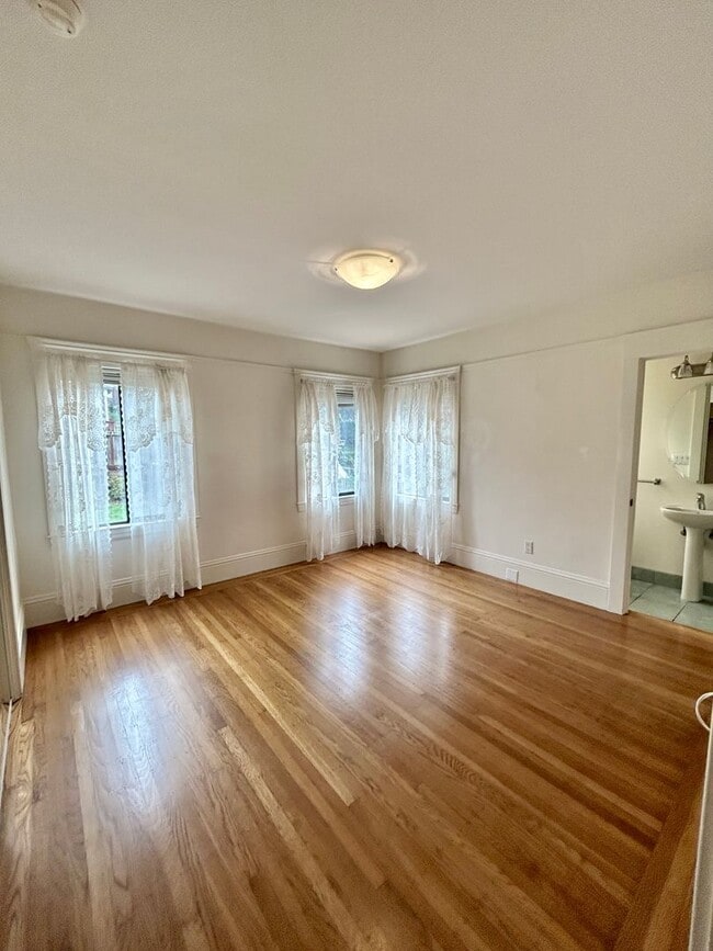 Building Photo - Charming Parkside 2bd/2bth Home