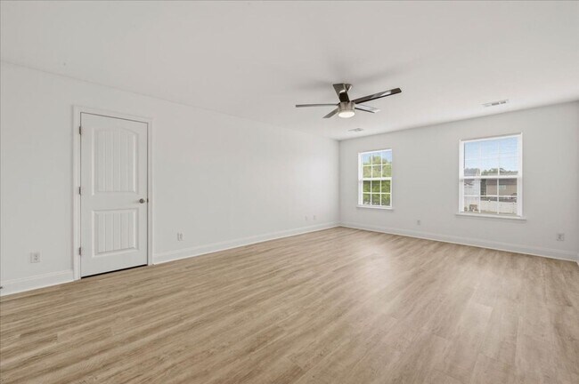 Building Photo - Spacious 5-Bedroom Home with Screened Patio & Private Fenced Yard in Guyton