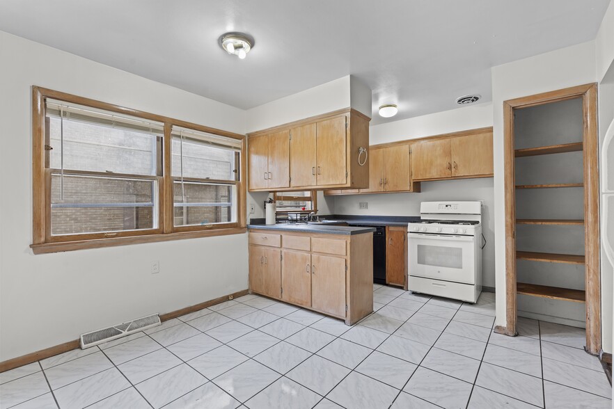 Building Photo - 3216 N Downer Ave