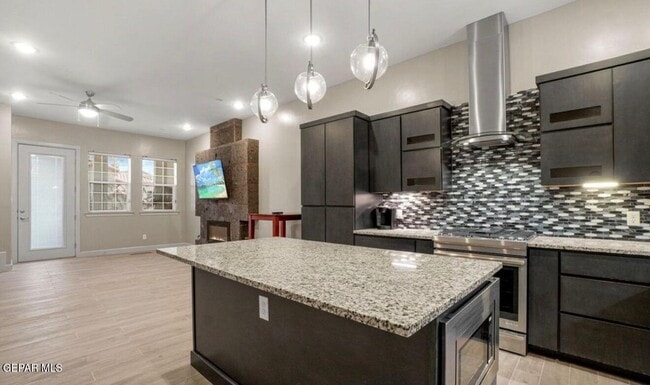 Building Photo - 313 Vin Raliuga Ct