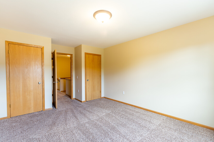 Building Photo - 3745 Maple Grove Dr