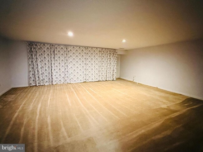Building Photo - 835 Chanticleer