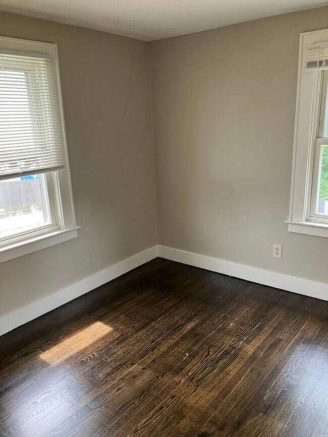 Building Photo - Spacious 3 Bed 1 Bath with Large Garage