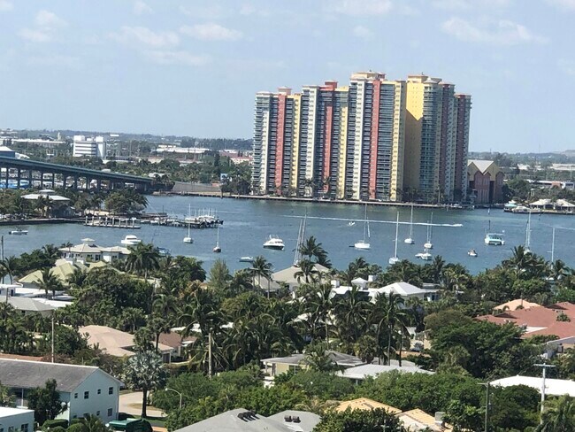 Building Photo - 3400 N Ocean Dr