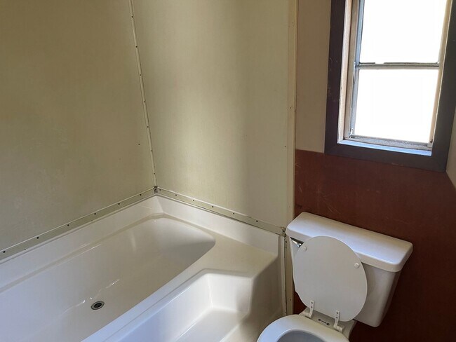 Building Photo - Mobile Home Available NOW!