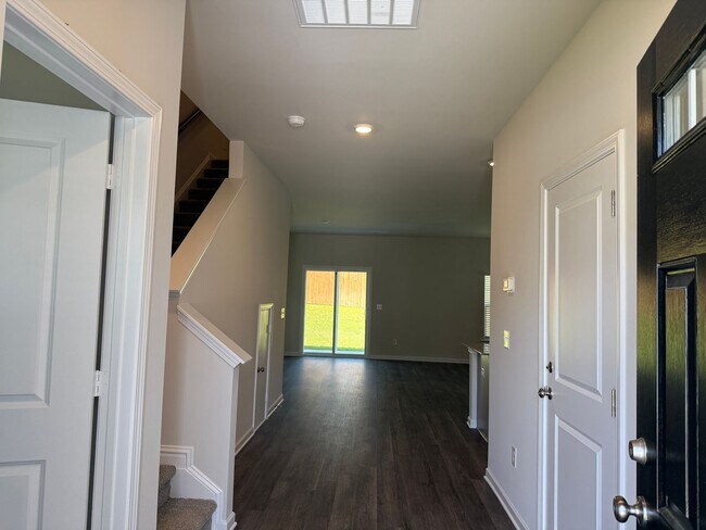 Building Photo - Lexington Townhouse - Call Lexington office for information 803-359-0793