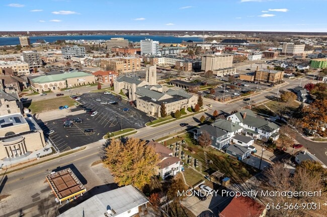 Building Photo - 263 W Muskegon Ave