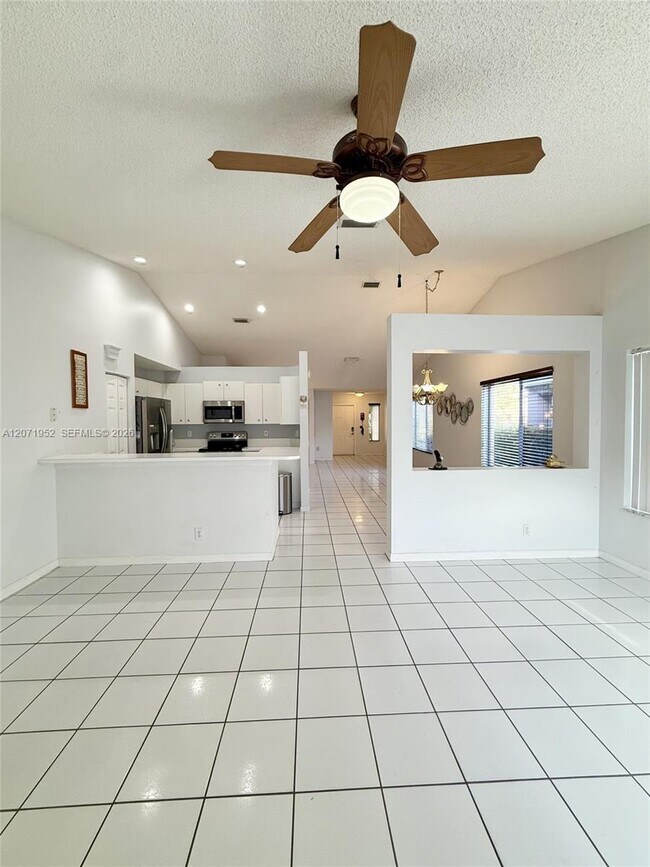Building Photo - 4340 Pine Ridge Ct