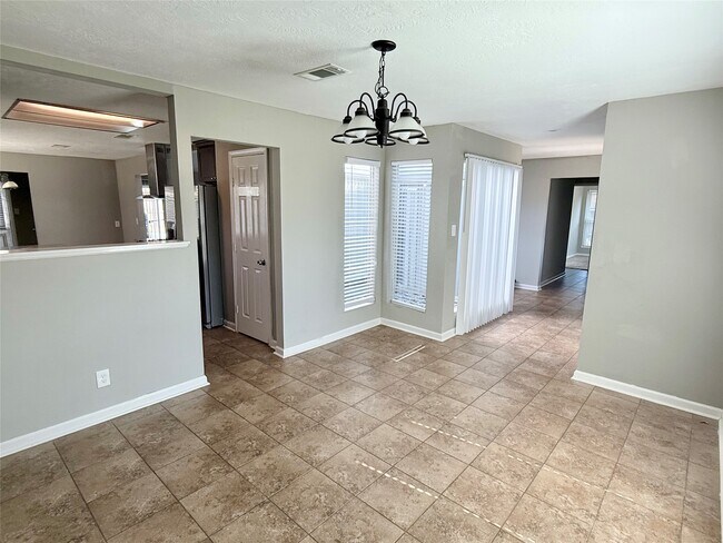 Building Photo - 15914 Mill Hollow Dr